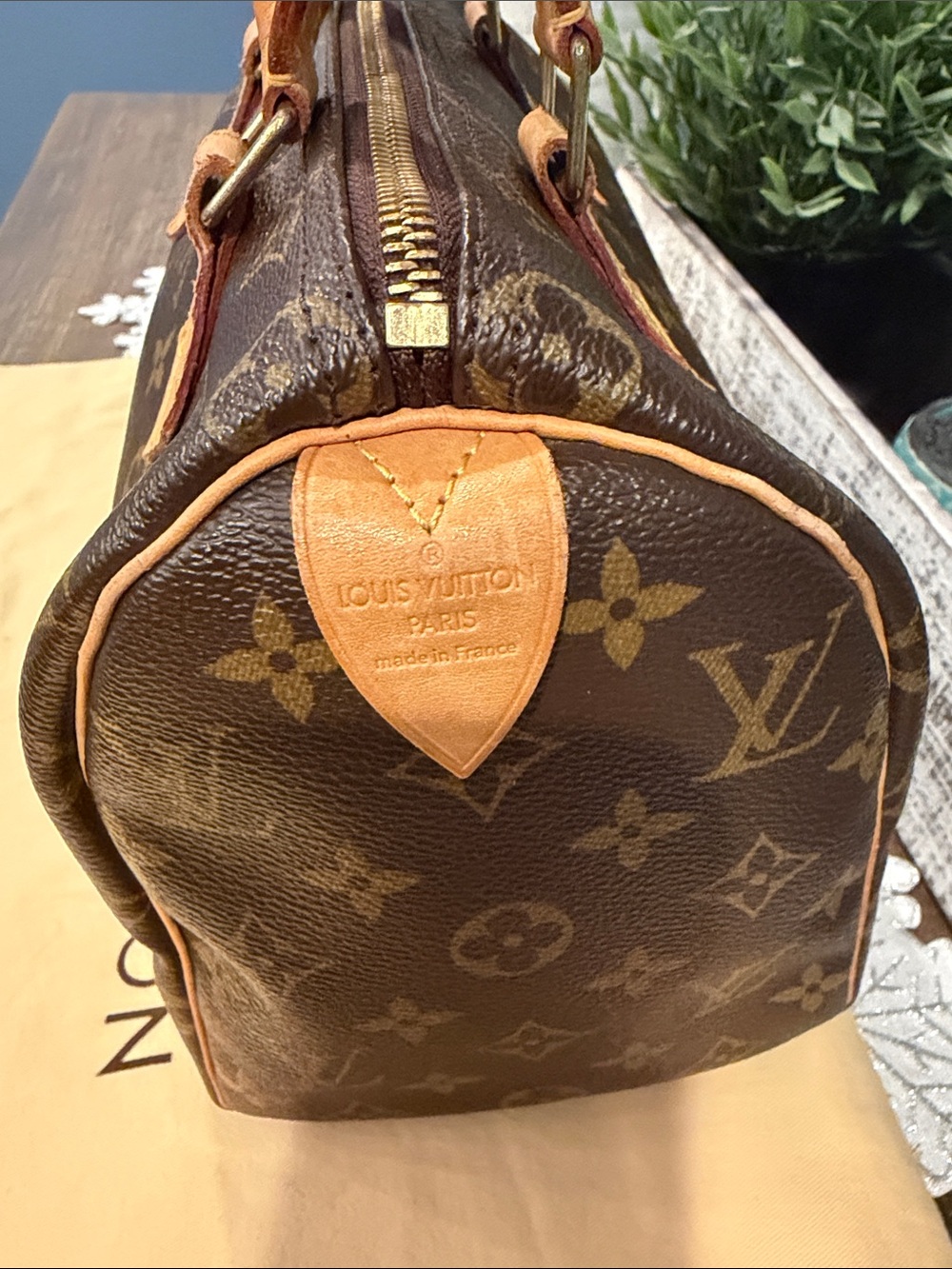Authentic Louis Vuitton Speedy 25 monogram - Picture 5 of 15